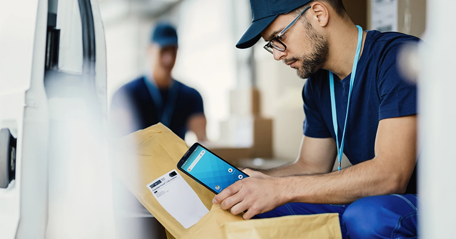 Unitech EA660 promotional logistics scanning scene